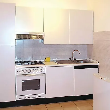 Studio In Ortonovo Апартаменты