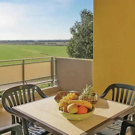 Studio In Ortonovo Апартаменты